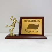 Нагородний диплом на дерев&rsquo;яній дошці із статуеткою "Баскетболіст"